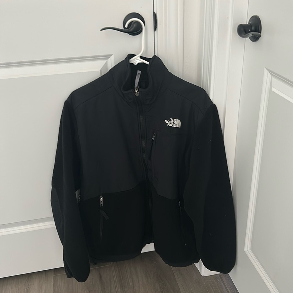 Women’s North Face Denali fleece jacket. Good used condition.
